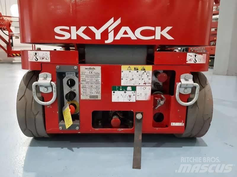 SkyJack SJ 12 رافعات السارية الرأسية