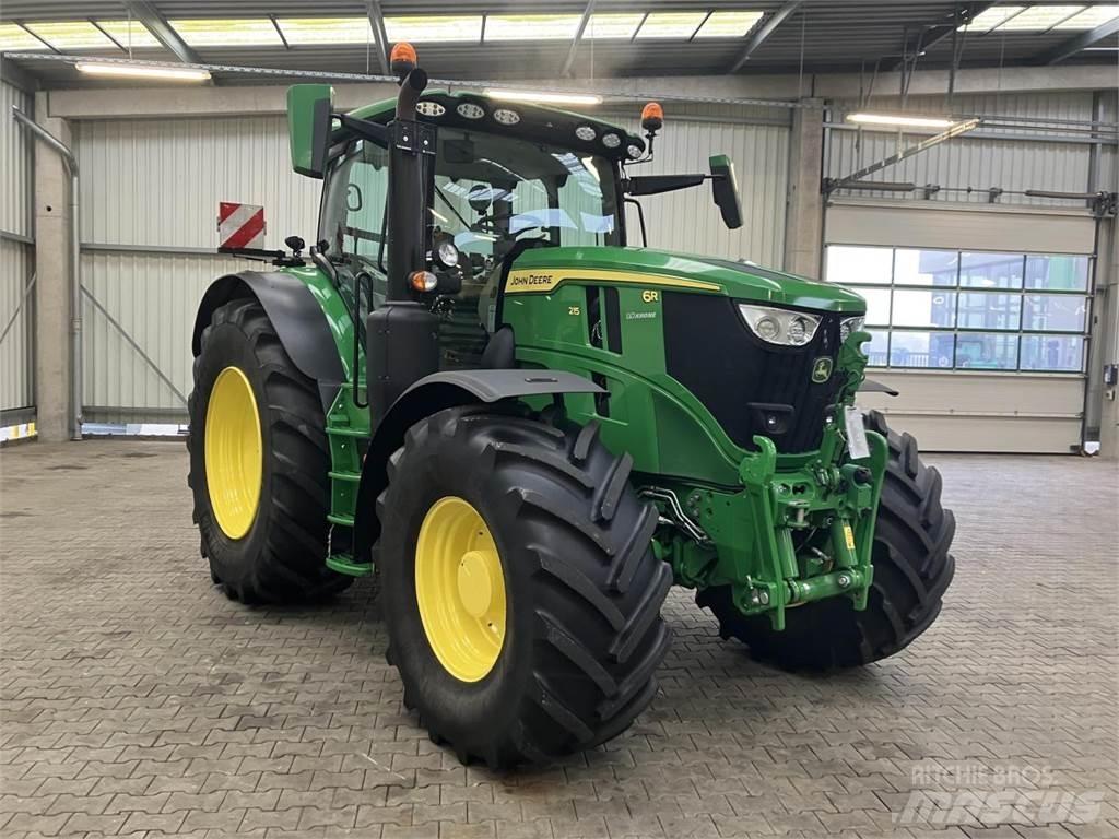 John Deere 6R 215 الجرارات