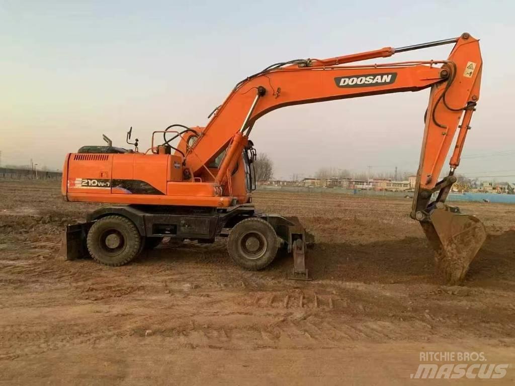 Doosan DH 210 W-7 حفارات بعجل