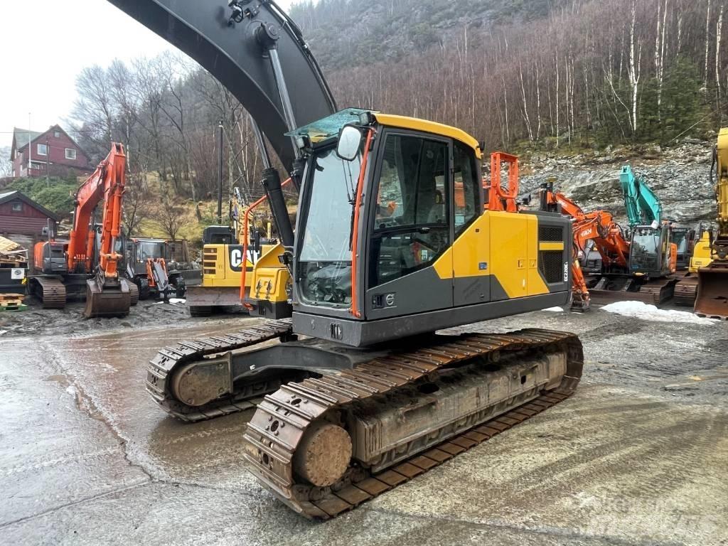 Volvo EC 220 EL حفارات زحافة
