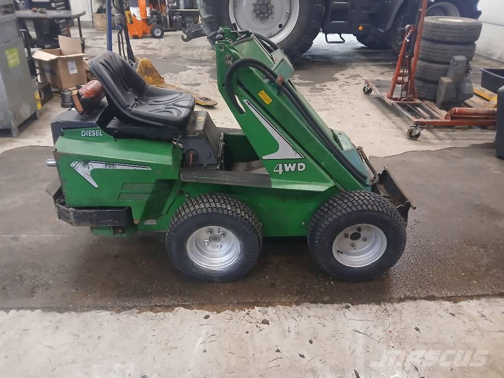 Avant 320 لوادر متعددة الأغراض