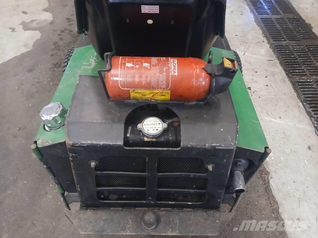 Avant 320 لوادر متعددة الأغراض