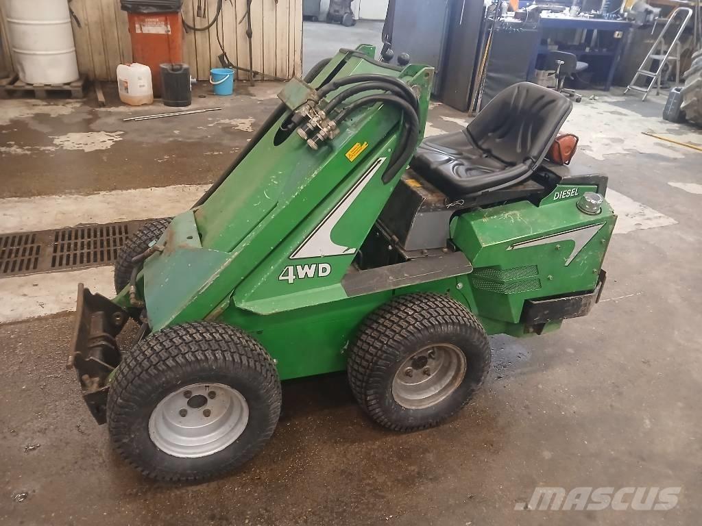 Avant 320 لوادر متعددة الأغراض