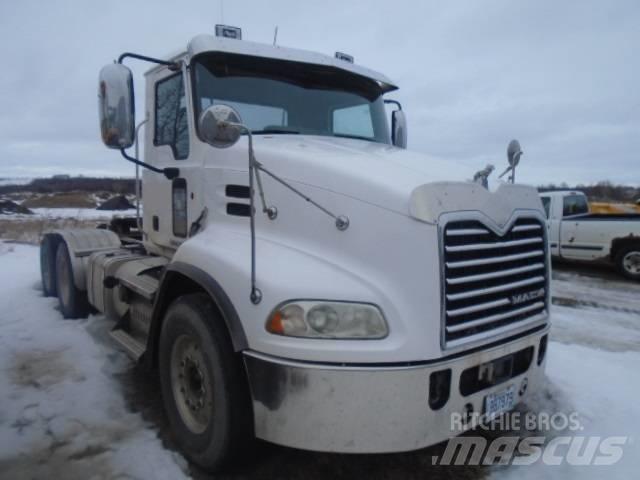 Mack CXU 613 وحدات الجر