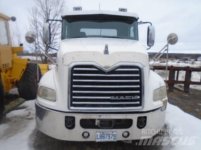 Mack CXU 613 وحدات الجر