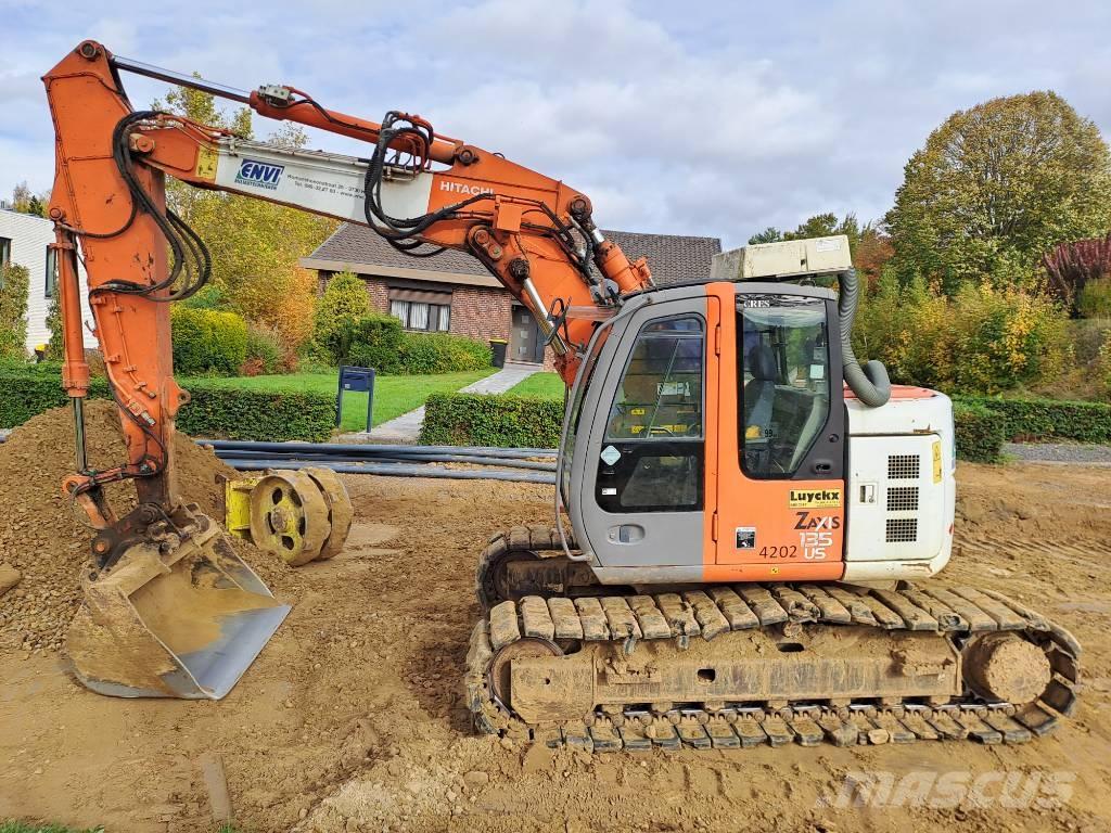 Hitachi ZX135US حفارات زحافة