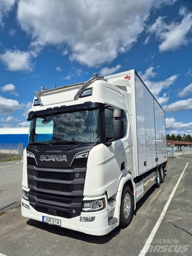 Scania R 590 شاحنات ذات هيكل صندوقي