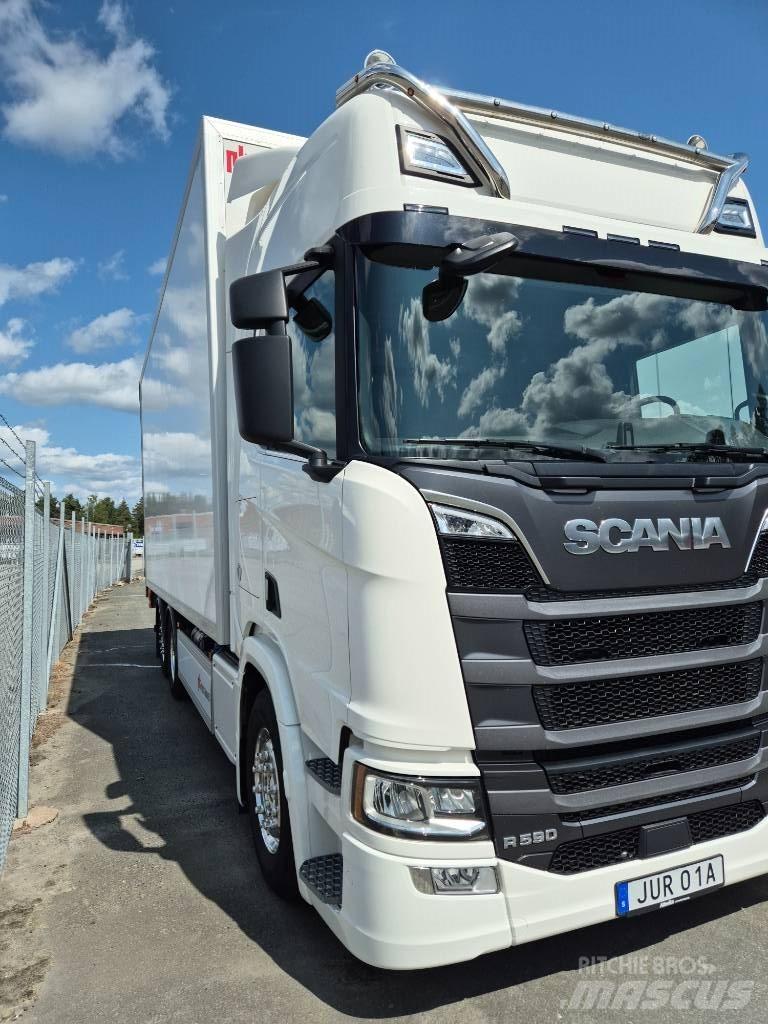 Scania R 590 شاحنات ذات هيكل صندوقي
