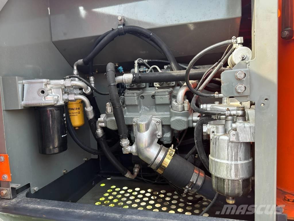 Hitachi ZX200 حفارات زحافة