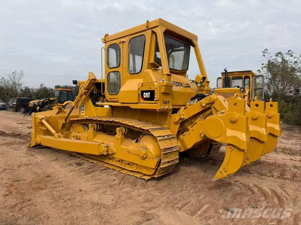 CAT D 7 G بلدوزرات مجنزرة