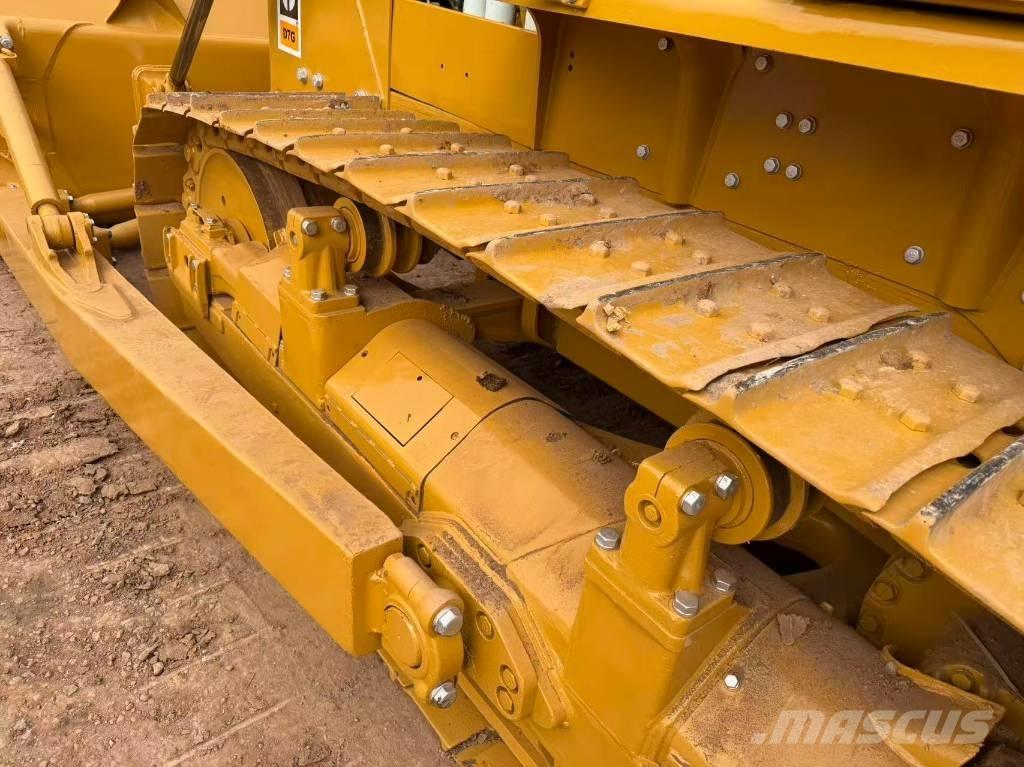 CAT D 7 G بلدوزرات مجنزرة