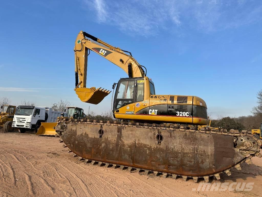 CAT 320CL الحفارات البرمائية
