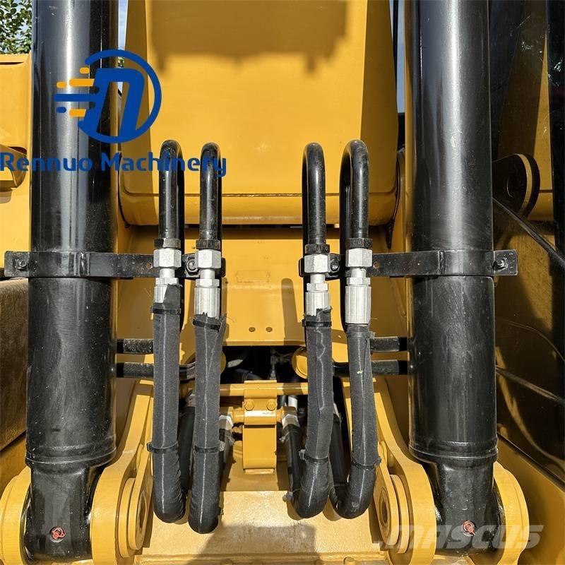 CAT 320 D2 حفارات زحافة