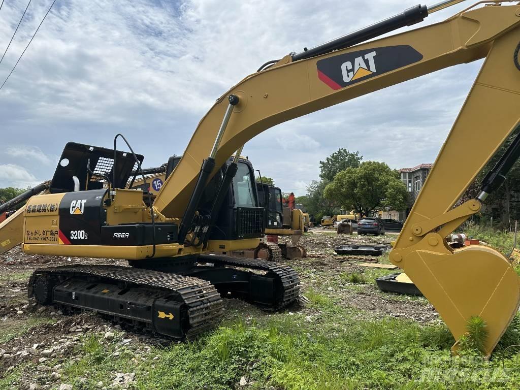 CAT 320 D حفارات زحافة