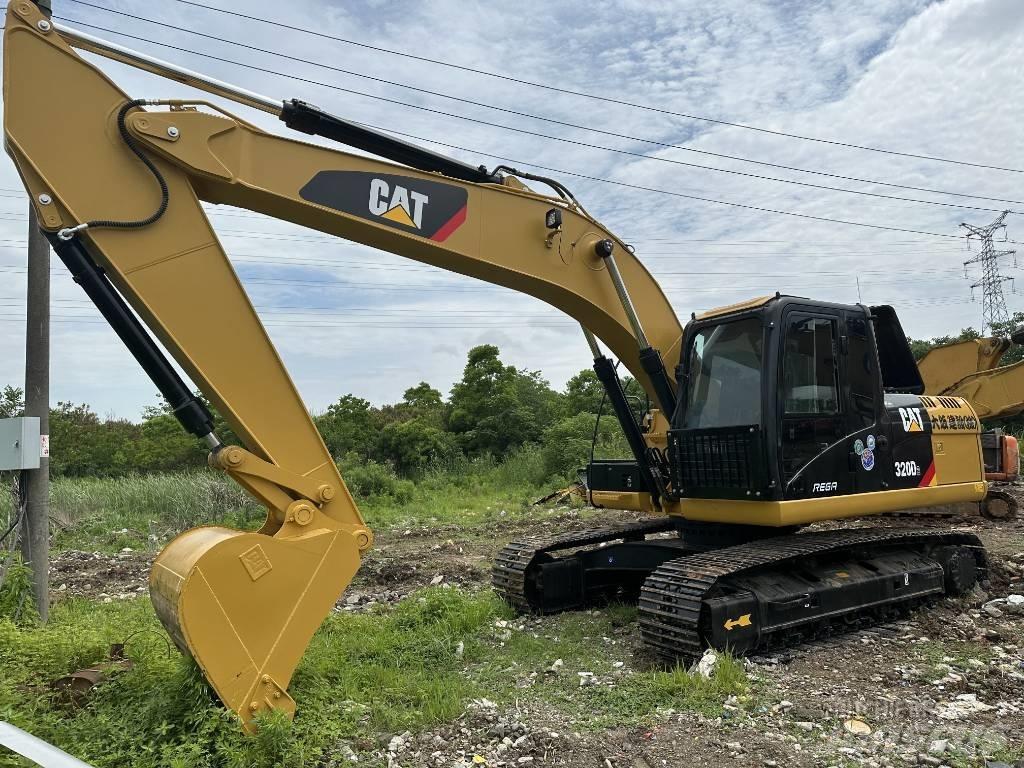 CAT 320 D حفارات زحافة