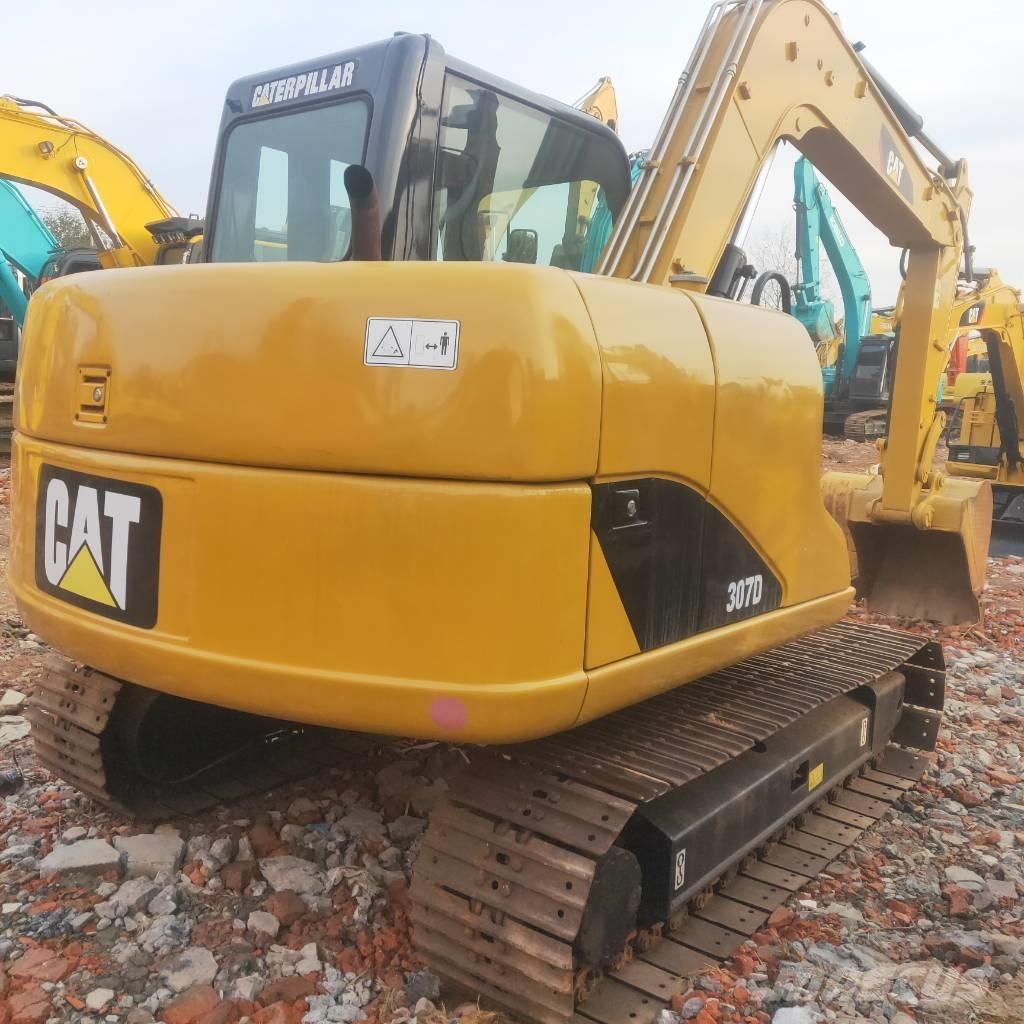 CAT 307 D حفارات زحافة