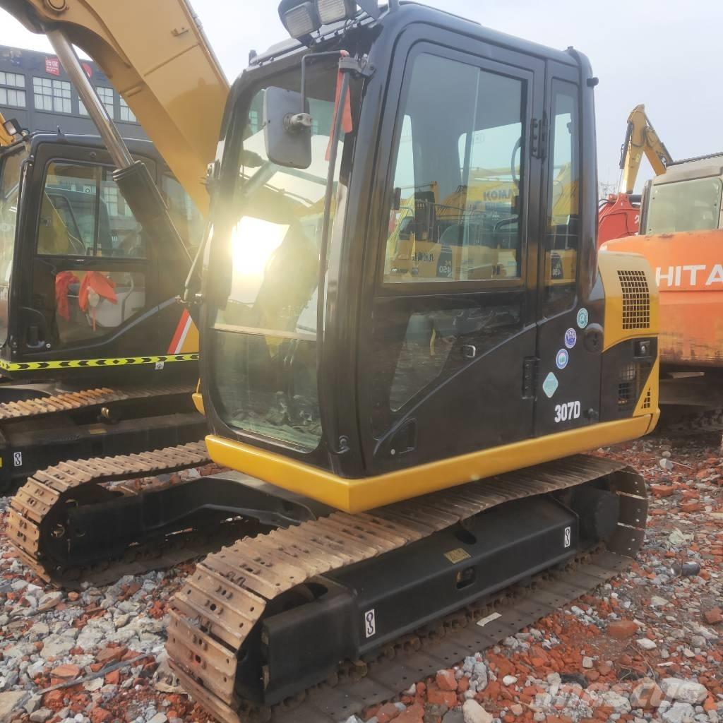 CAT 307 D حفارات زحافة