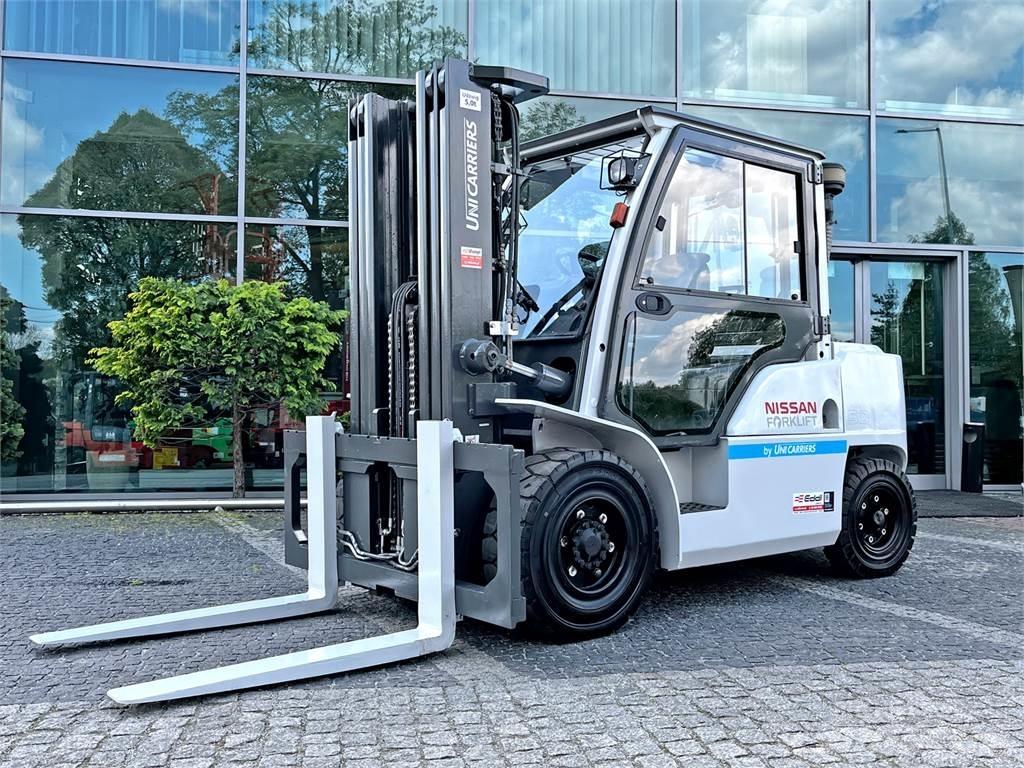Nissan DG1F4A50Y شاحنات الديزل