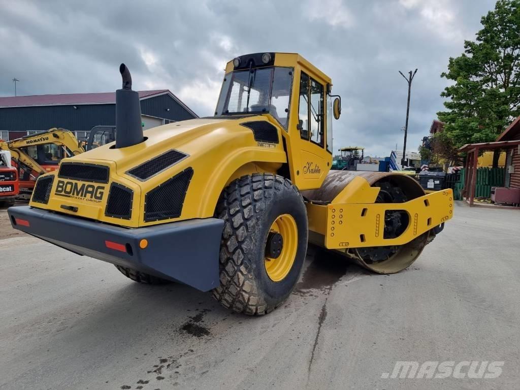 Bomag BW 213 D H-4 مداحل أحادية الأسطوانة