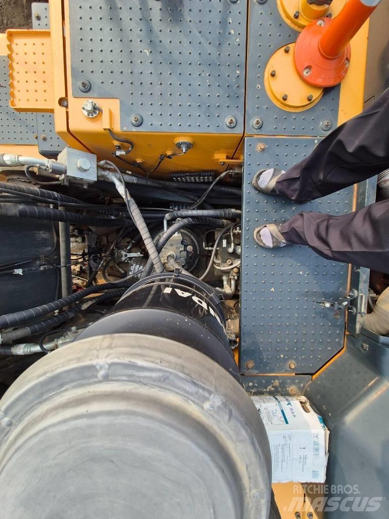 Hyundai HX320A حفارات زحافة