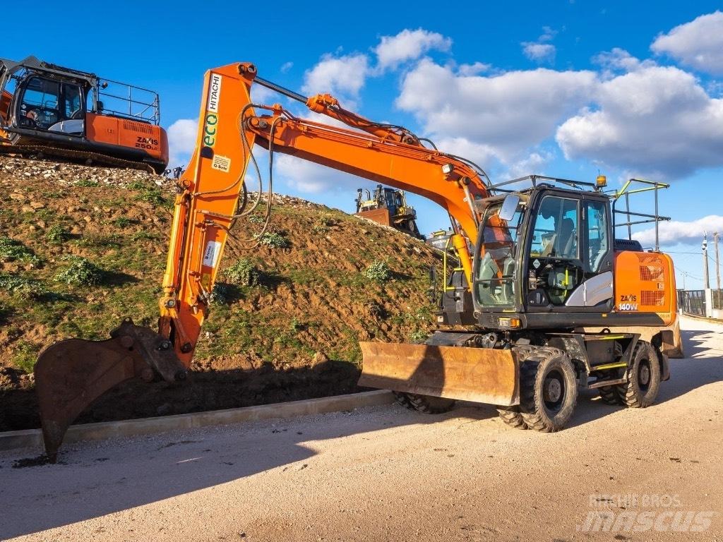 Hitachi 140W حفارات بعجل