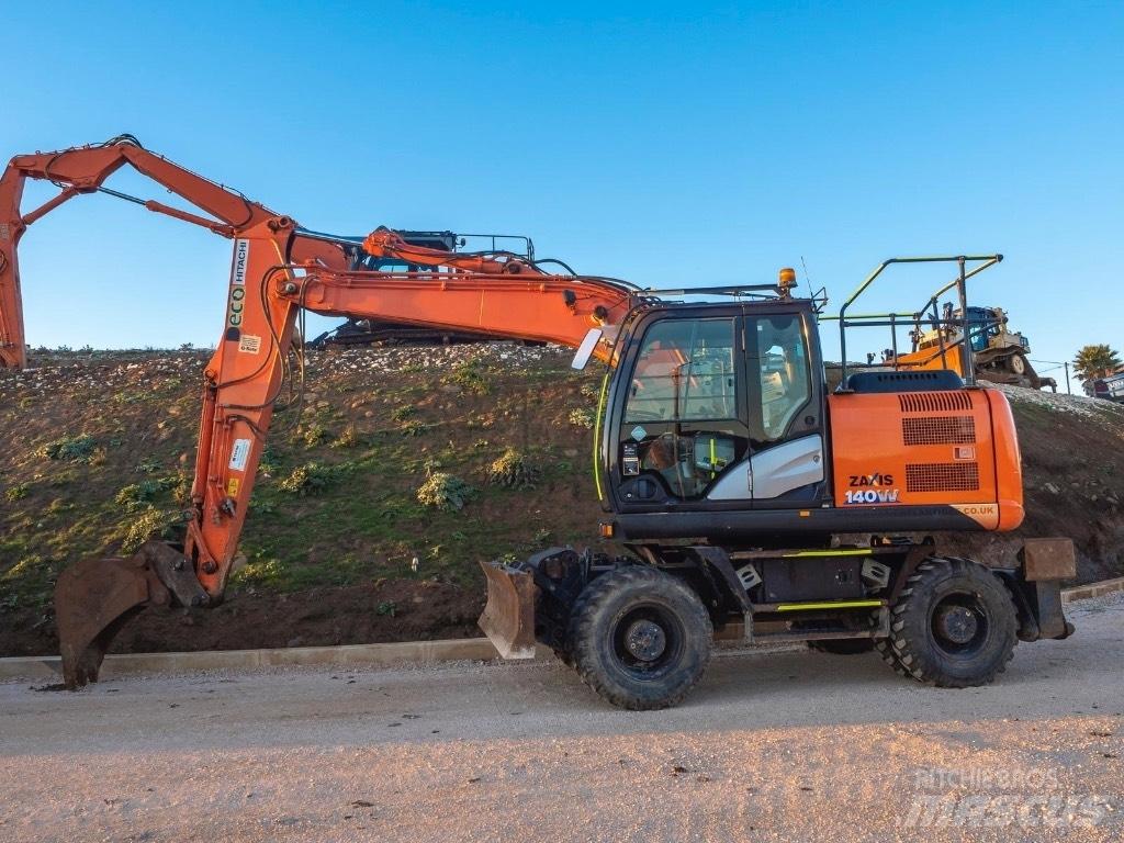 Hitachi 140W حفارات بعجل