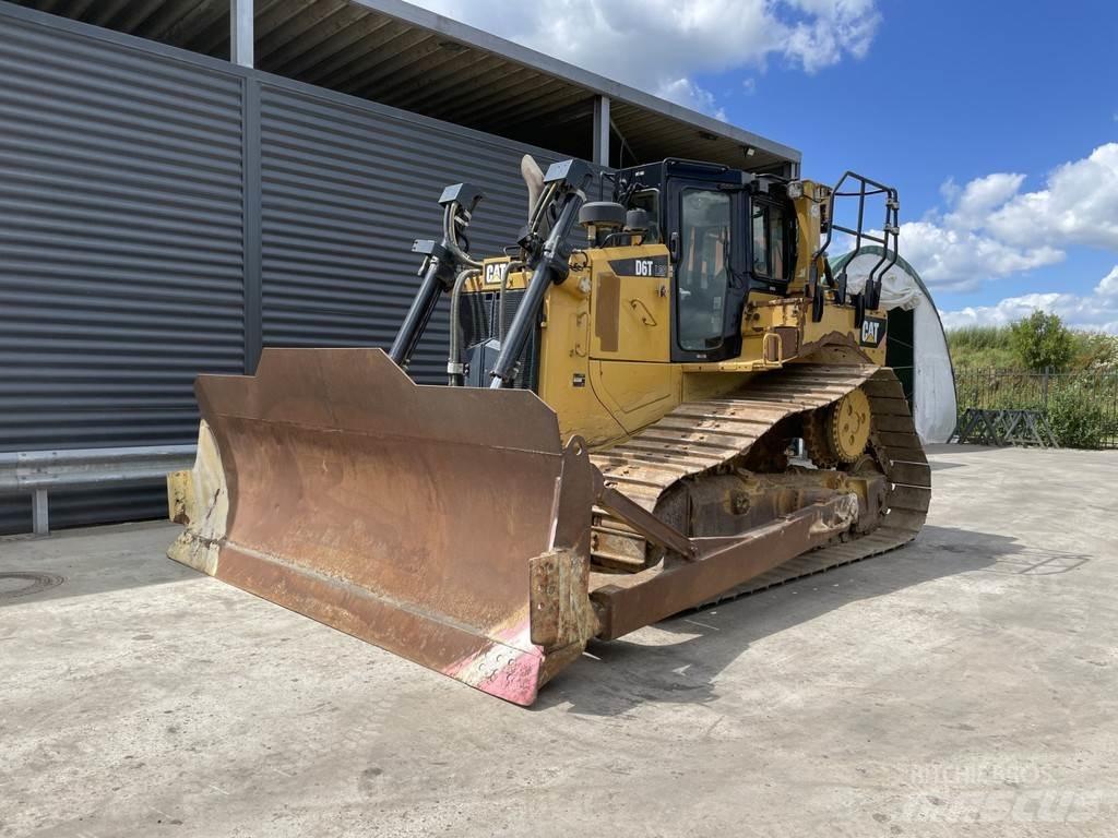 CAT D6T LGP بلدوزرات مجنزرة