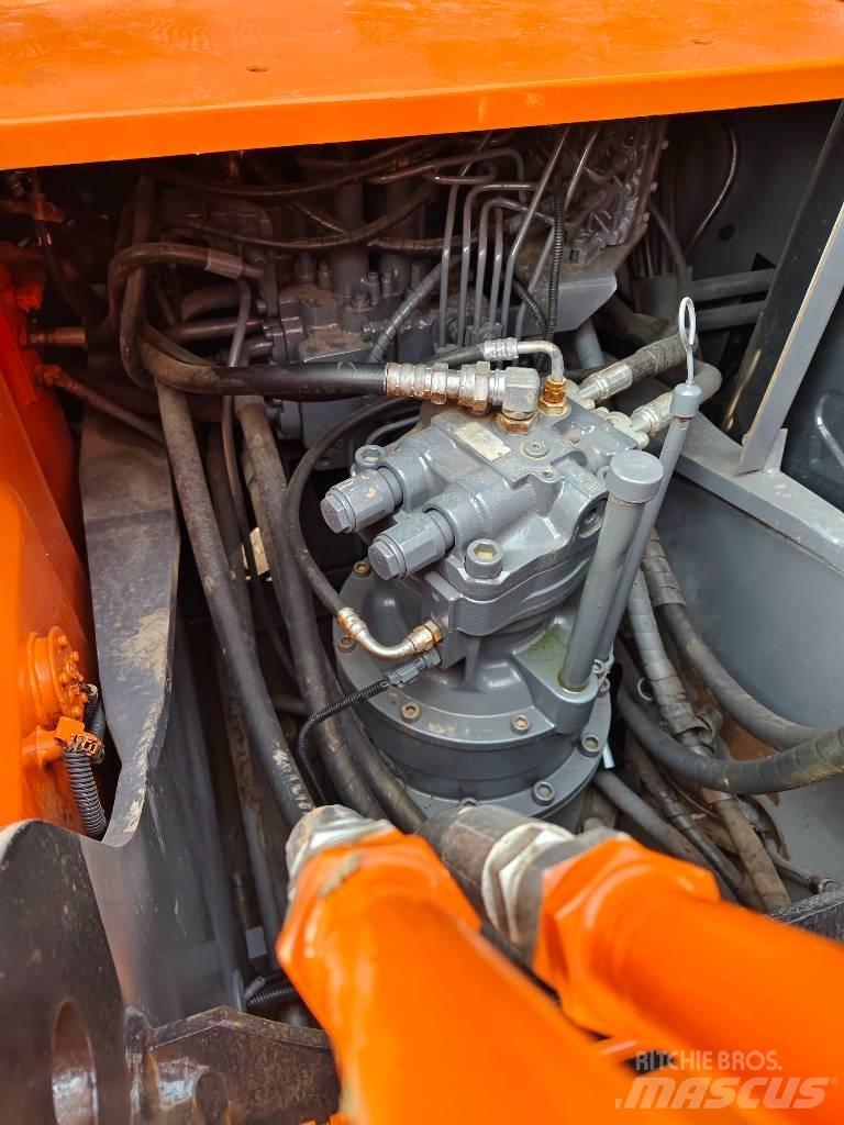 Hitachi ZX 130 LC حفارات زحافة