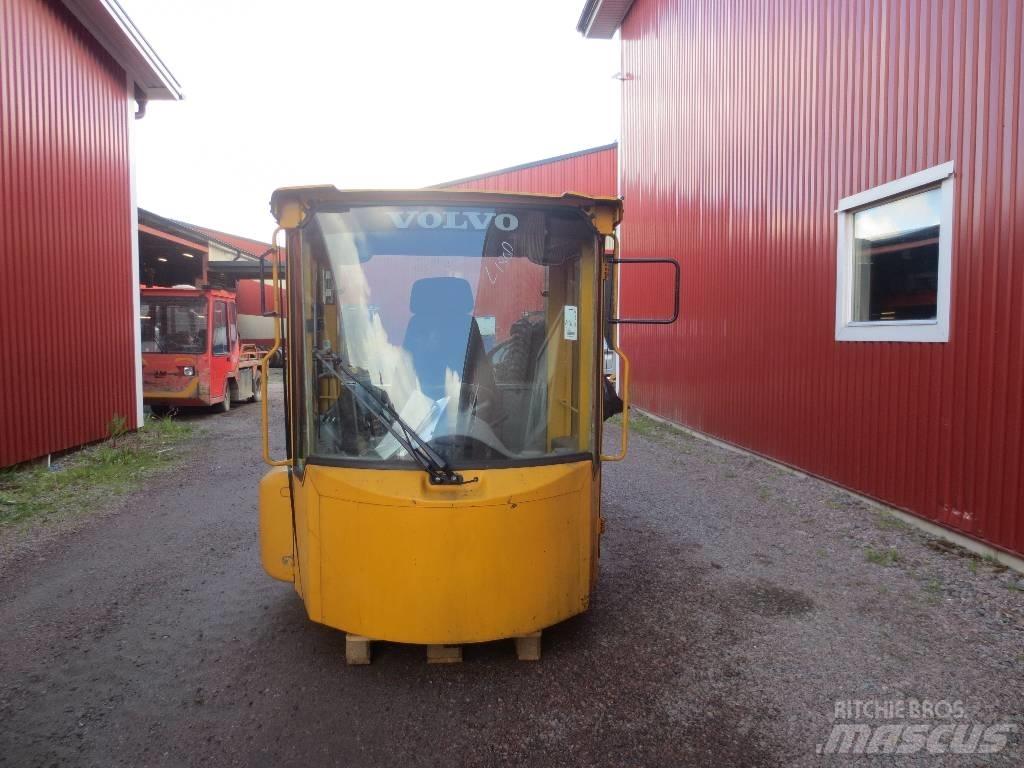 Volvo L 180 D كابينة والداخلية