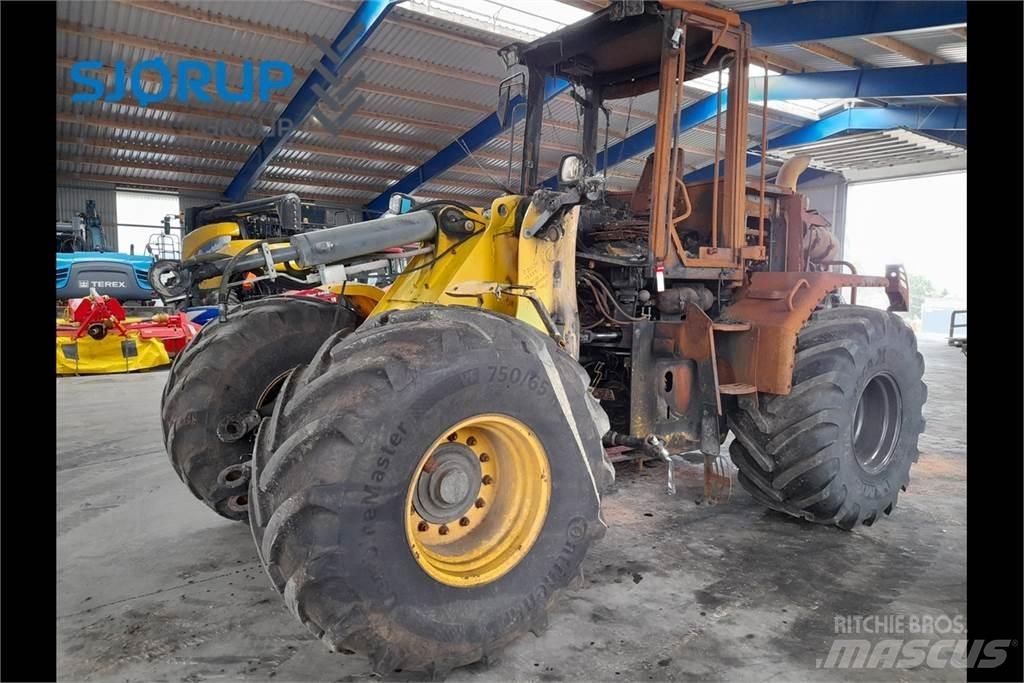 New Holland W170C الجرارات