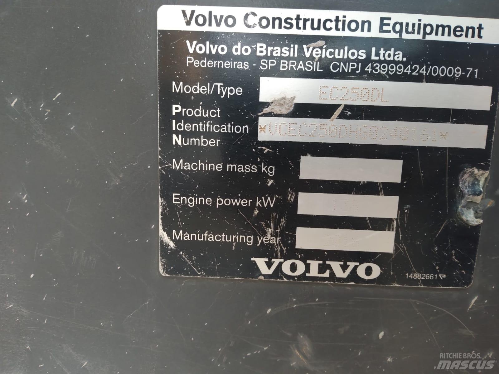 Volvo EC 250 D L حفارات زحافة