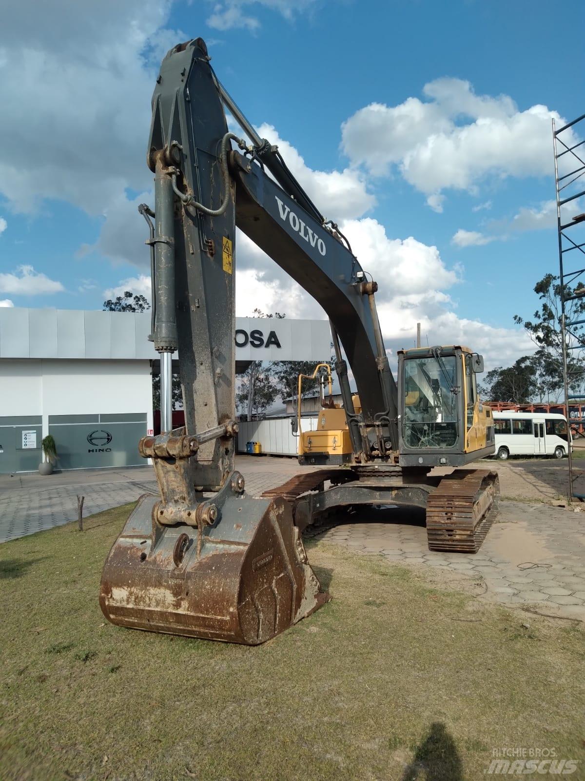 Volvo EC 250 D L حفارات زحافة