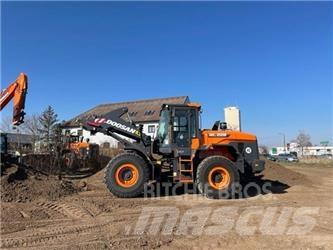 Doosan DL 220 لوادر بعجل