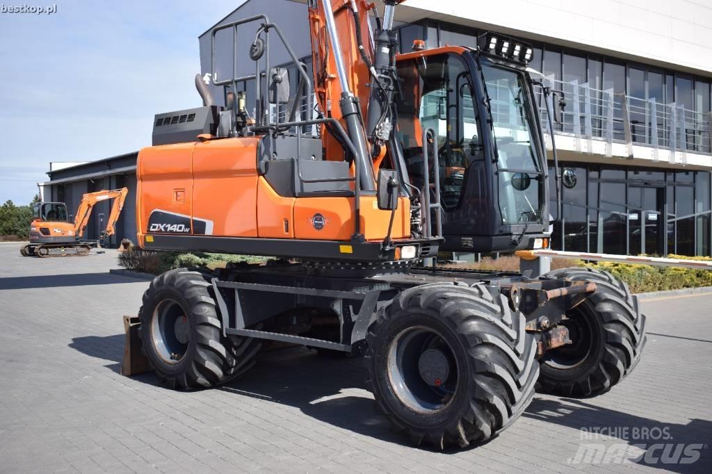 Doosan DX 140 W-5 حفارات بعجل