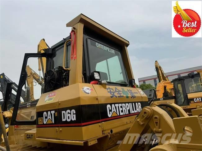 CAT D 6 G بلدوزرات مجنزرة