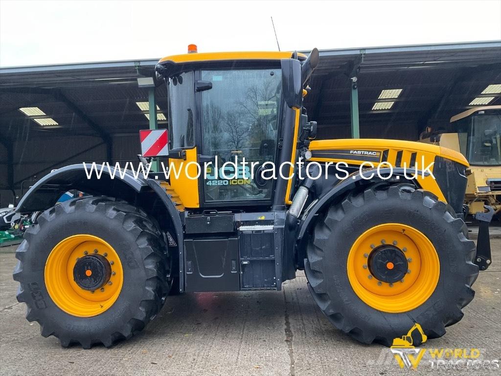 JCB Fastrac 4220 الجرارات