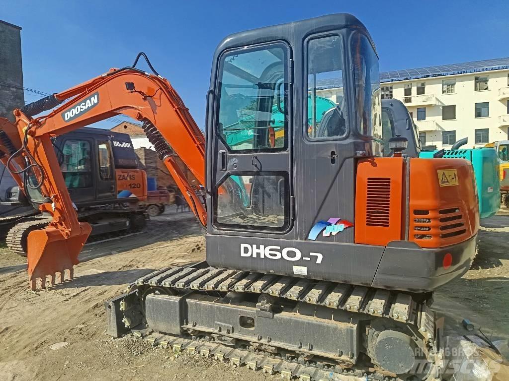 Doosan DH60-7 حفارات صغيرة أقل من 7 طن (حفارات صغيرة)