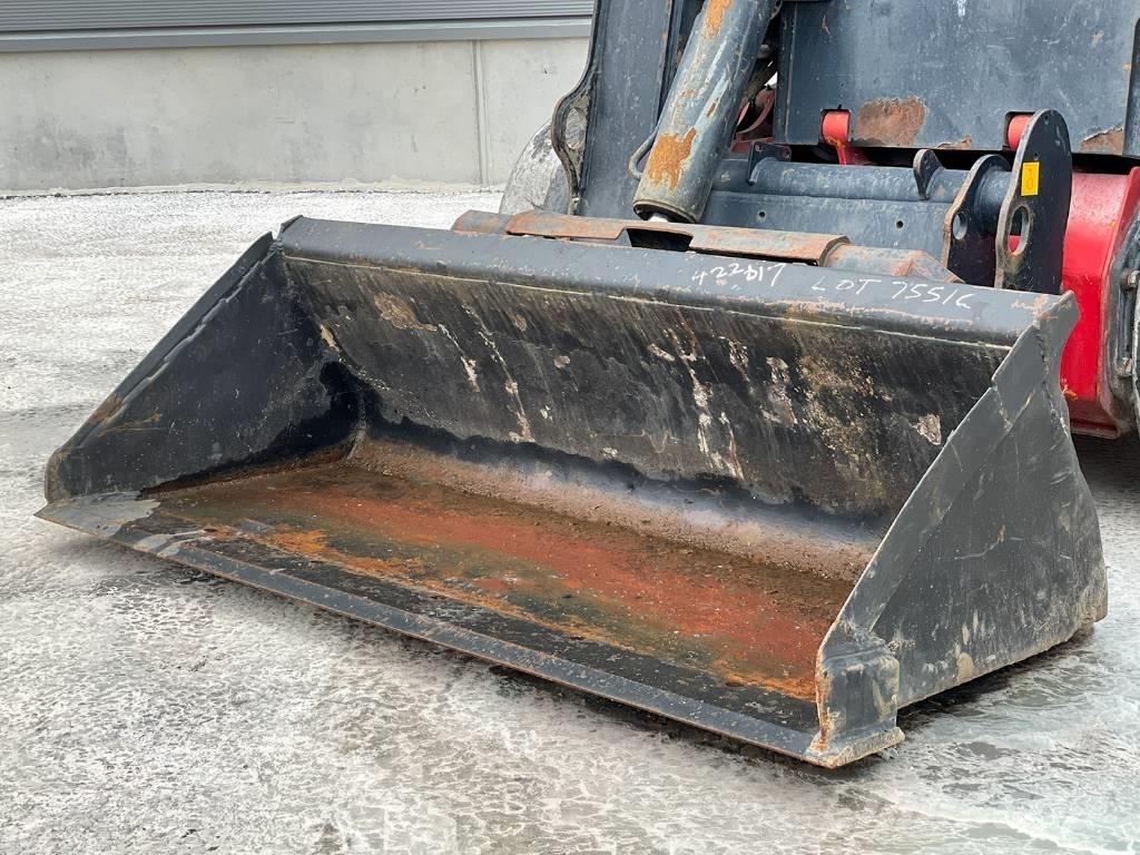 JCB R260 لوادر انزلاقية التوجيه