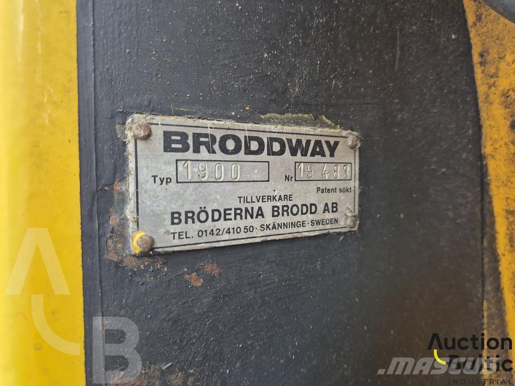 Broddway 1900 كناسات