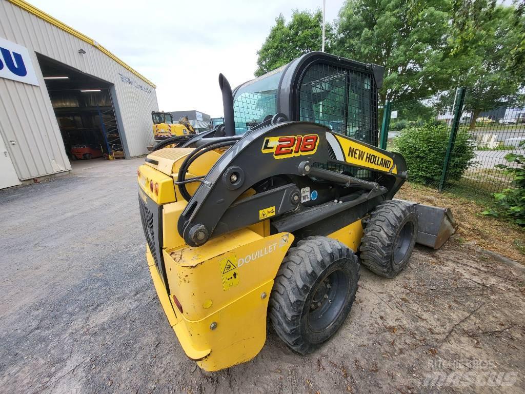 New Holland L218 لوادر انزلاقية التوجيه
