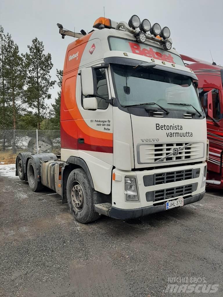 Volvo FH 13 شاحنات بمقصورة وهيكل