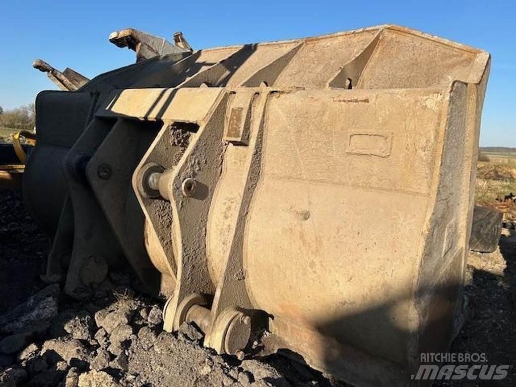 CAT 973D - دلاء