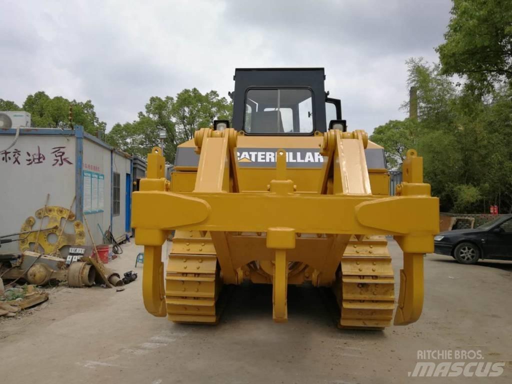 CAT D 7 R بلدوزرات مجنزرة