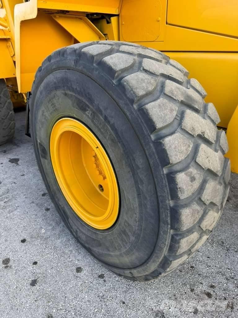 Komatsu WA 320-5L لوادر بعجل