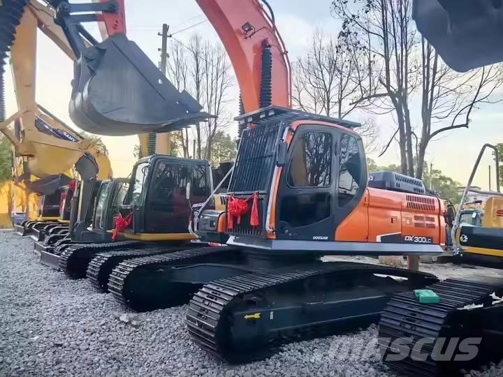 Doosan DX 300 LC حفارات زحافة