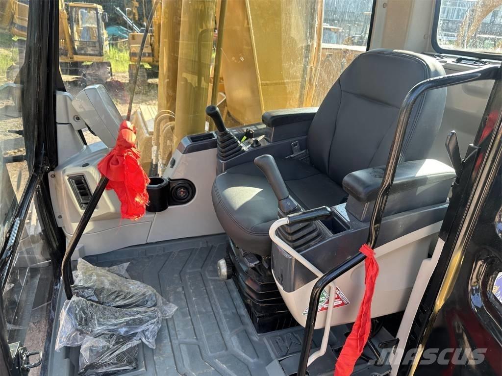 CAT 320 C حفارات زحافة