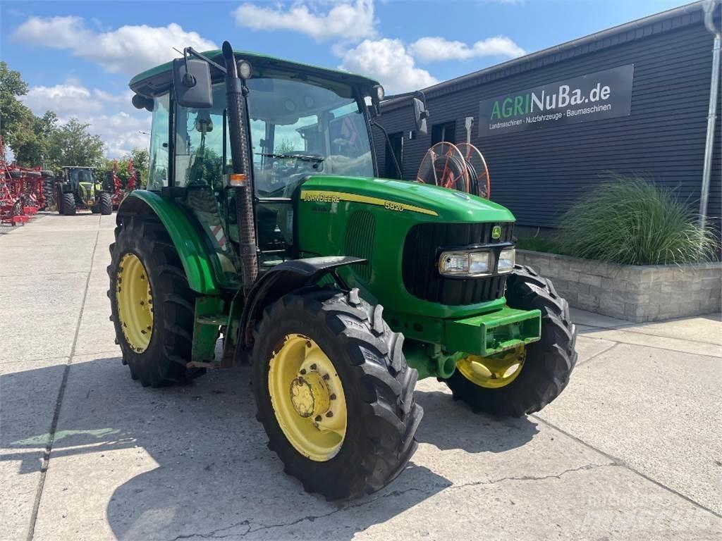 John Deere 5820 الجرارات