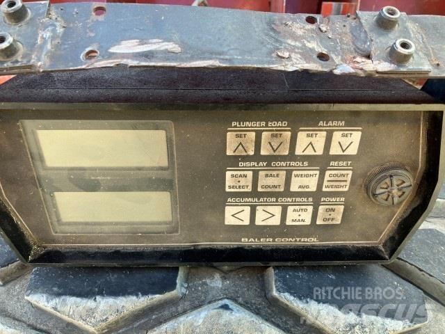 Hesston 4900 محزمات مربعة