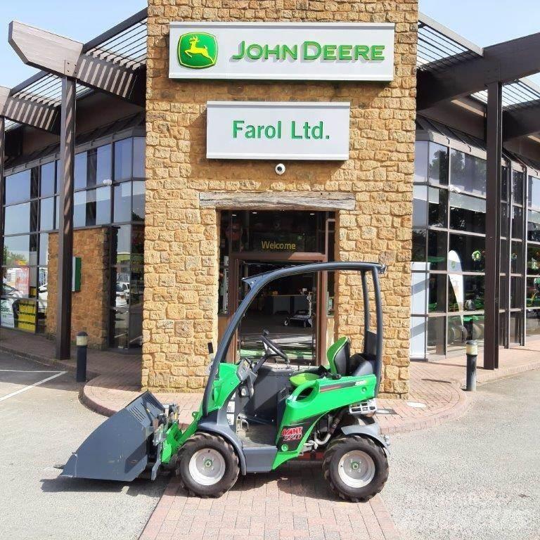 Avant 220 mini loader مناولات متداخلة