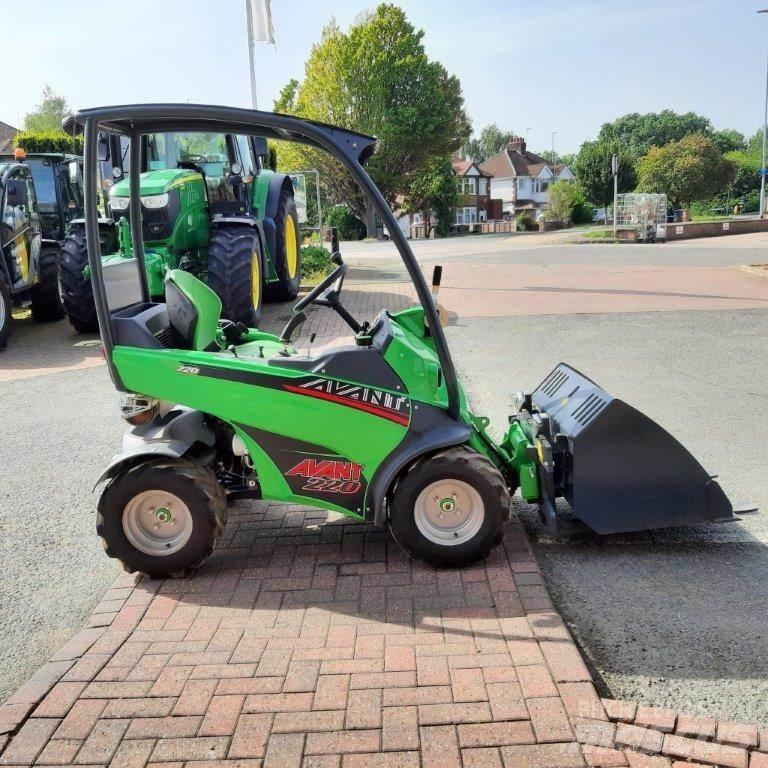 Avant 220 mini loader مناولات متداخلة
